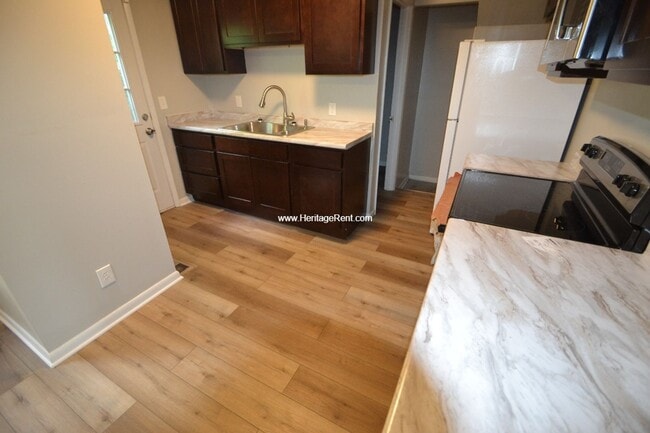 Building Photo - Great 3 bedroom college hill house