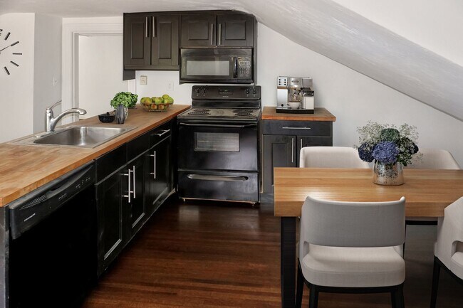 Foto del edificio - Updated 2 Bedroom, 1 Bathroom Apt in Berwyn!