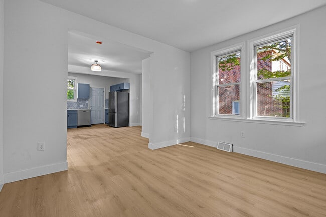 Foto del edificio - 2716 Woodsdale Ave
