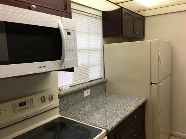 Foto del edificio - 3211 NW 103rd Terrace