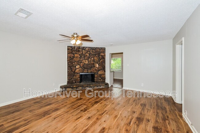 Foto del edificio - 6370 Kinston Park Dr