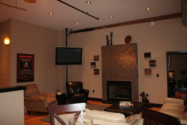 Open Living Space - 1260 W 4th St