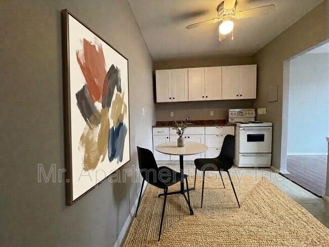 Building Photo - 50 Mohawk Rd W