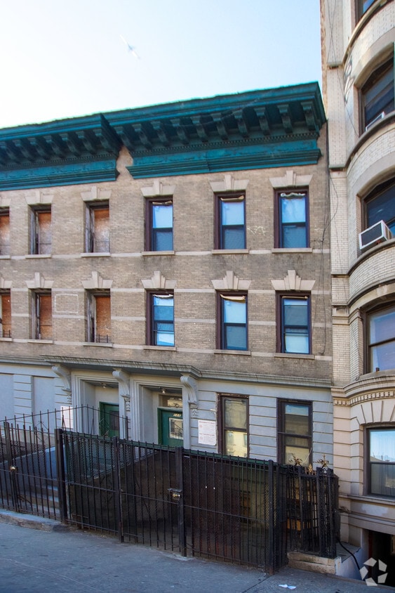 Building Photo - 566 W 183rd St