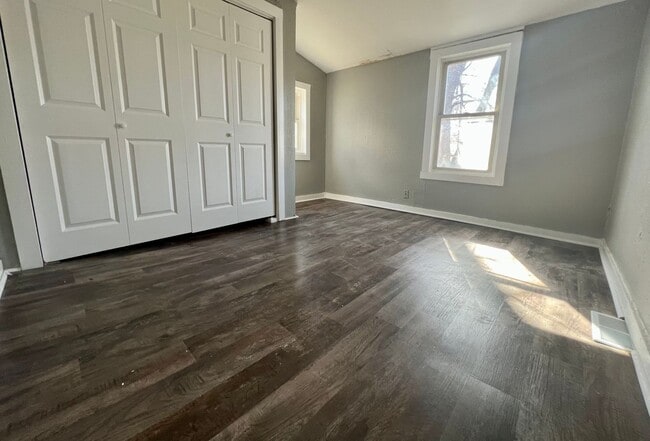 Building Photo - Gorgeous 5 bedroom home in Minneapolis!
