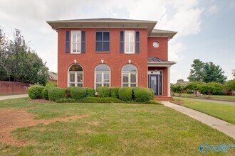 Building Photo - 3017 Brunswick Cir SE
