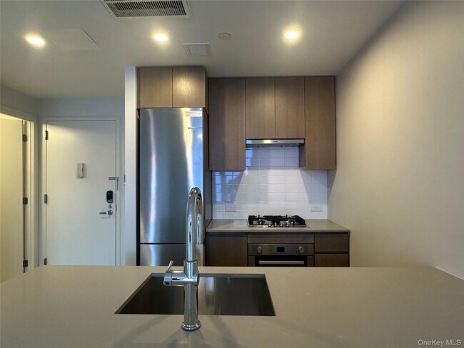 Foto del edificio - 131-02B 40th Rd