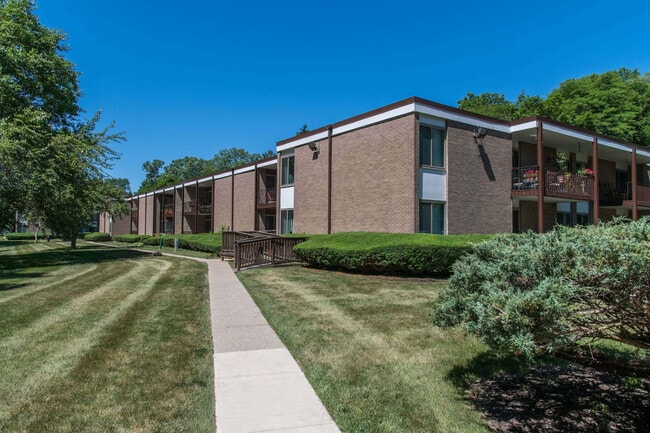 Building Photo - Traver Crossing