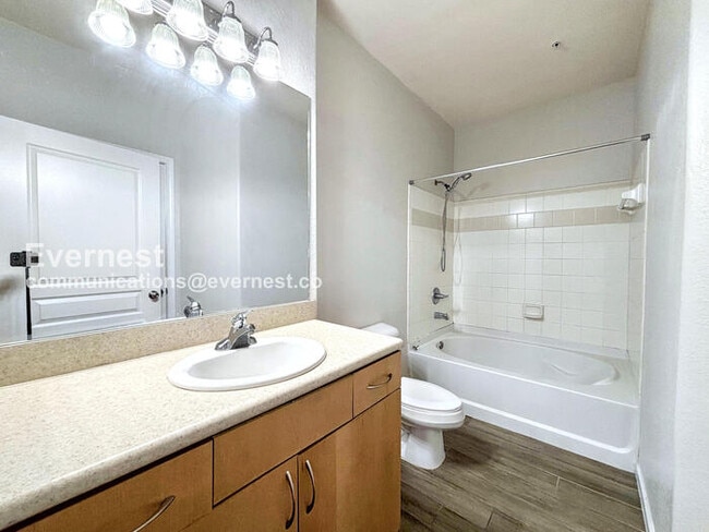 Foto del edificio - 8290 Gate Pkwy W