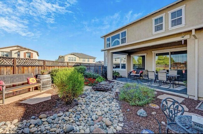 Building Photo - 1061 Viognier Wy