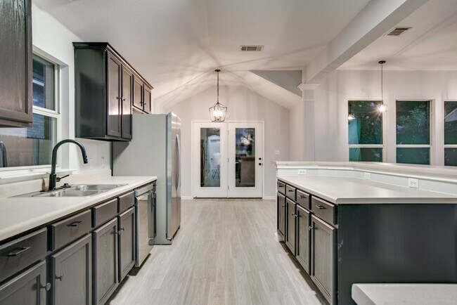 Building Photo - 2512 Century Park Blvd Austin, TX 78727