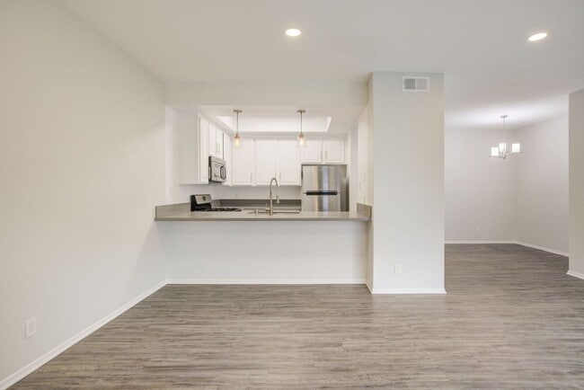 Interior Photo - 711 N. Sweetzer Ave