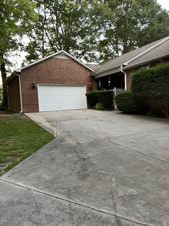 Building Photo - 1021 Woodland Forest Rd
