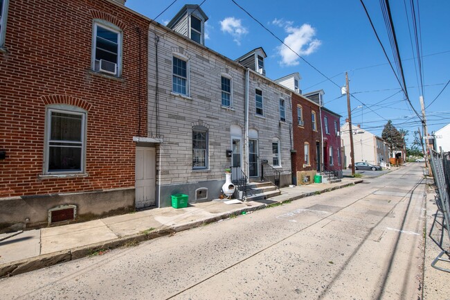 Building Photo - 214 N Howard St