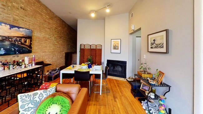 Foto del edificio - Second Floor Southport Corridor Two Bedroom