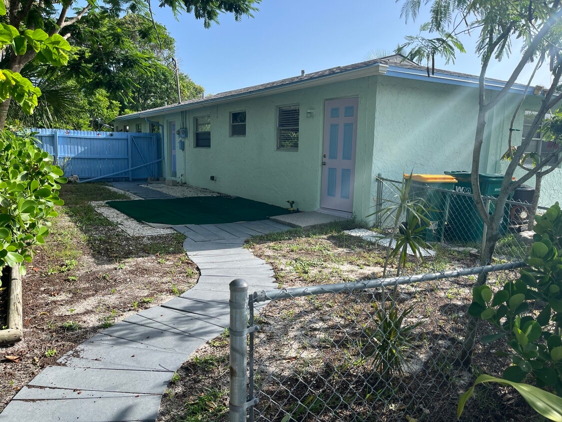 Fenced in backyard - 2658 Mangrove St