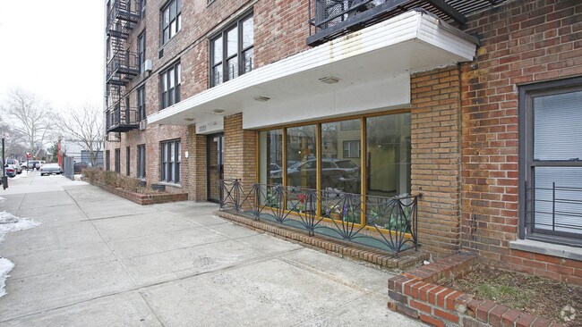 Building Photo - 2222 E 18th St