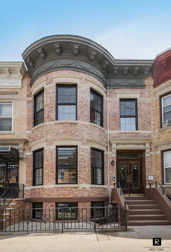 75 11 61st St Queens Ny 11385 Townhouse For Rent In