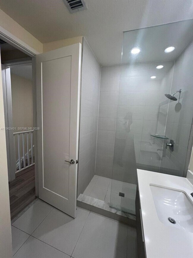 Foto del edificio - 6416 NW 102nd Ct