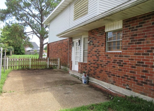 Building Photo - 51 Granada Dr