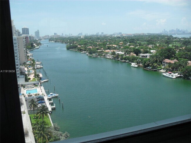 Foto del edificio - 5838 Collins Ave