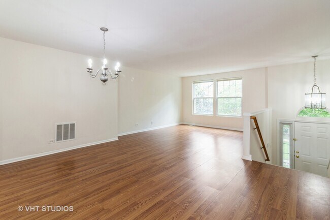 Building Photo - 530 Conservatory Ln
