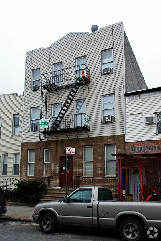Building Photo - 760 39th St