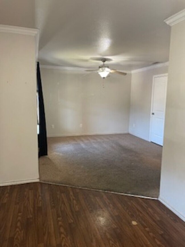 Foto del edificio - 1391 N Race