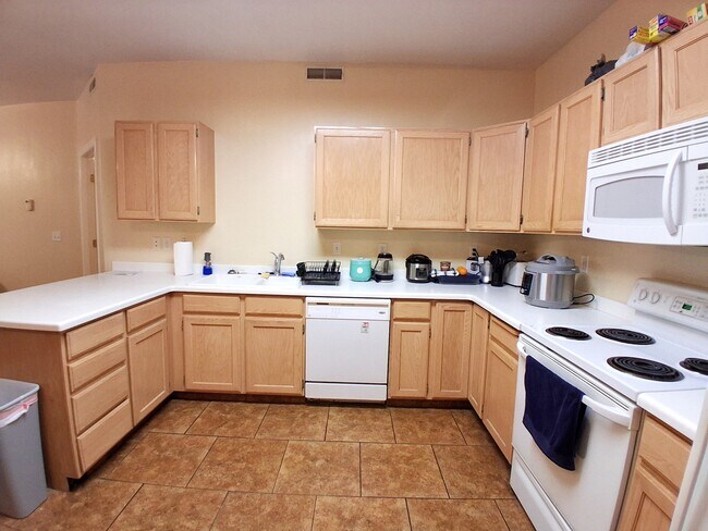 Building Photo - 345 Belmont Pl