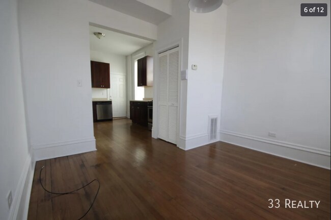 Building Photo - Ready for move in - No deposit - Pets OK!