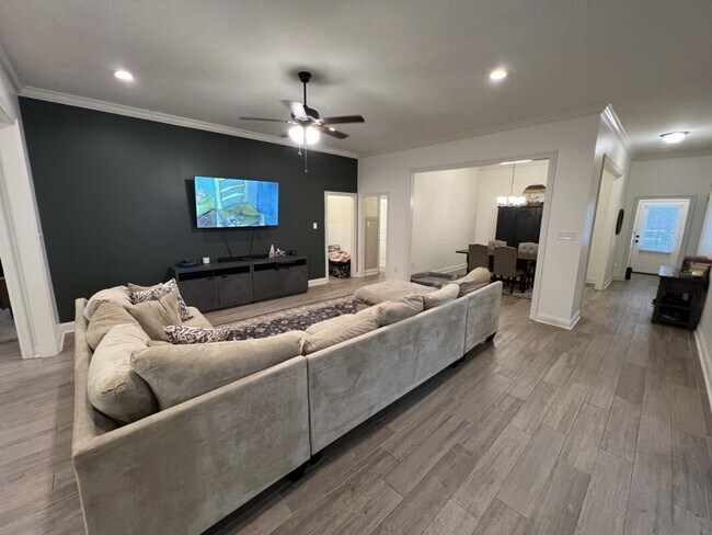 Foto del edificio - Spacious 5 Bedroom Home in Lake Haven – Zachary, LA