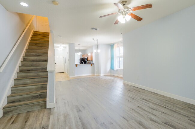 Building Photo - 2508 SW 35th Pl