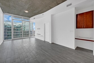 Building Photo - 5925 Almeda Rd