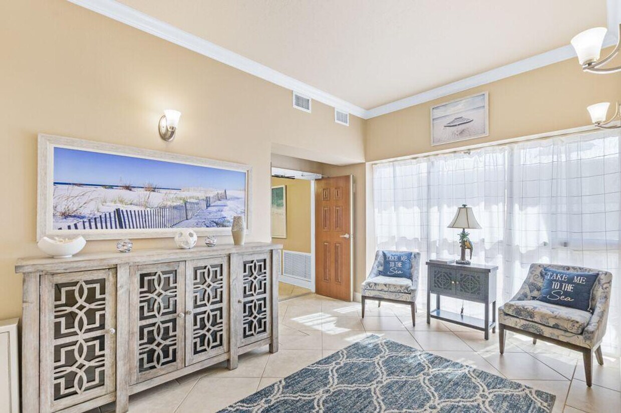 Foto principal - 825 W Beach Blvd