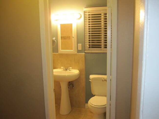 Building Photo - 215 Covina Ave