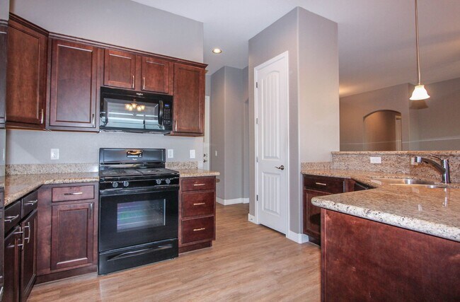 Foto del edificio - Three Bedroom Granville Home