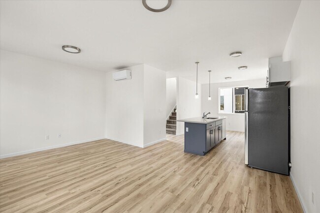 Building Photo - Brand New Modern 2 Bedrooms/ 2 Bathrooms