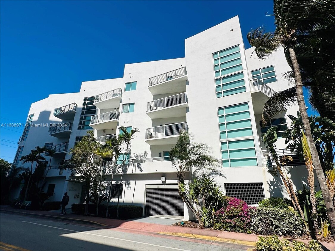 Foto principal - 7700 Collins Ave