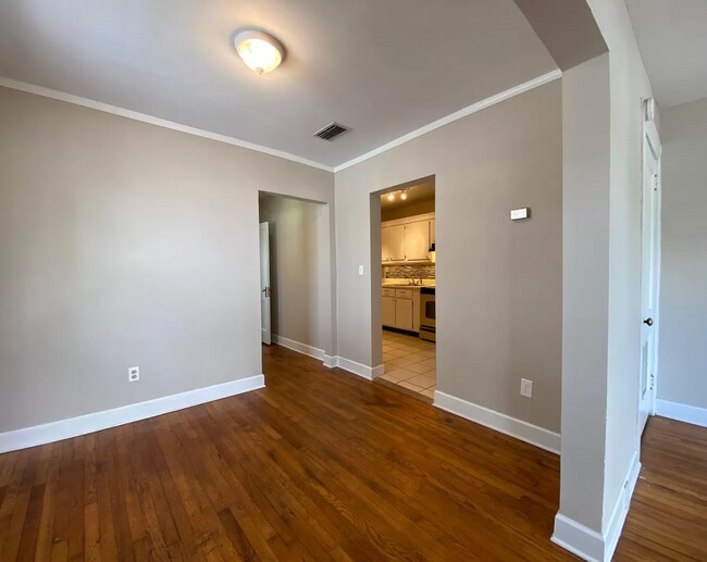 Building Photo - 2752 Herschel St