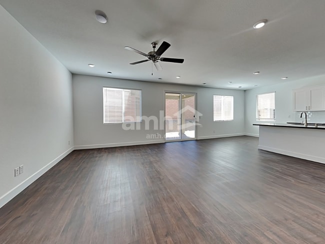 Building Photo - 8927 Tiger Tooth Ave