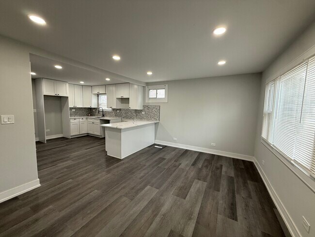 Foto del edificio - 16752 Artesian Ave