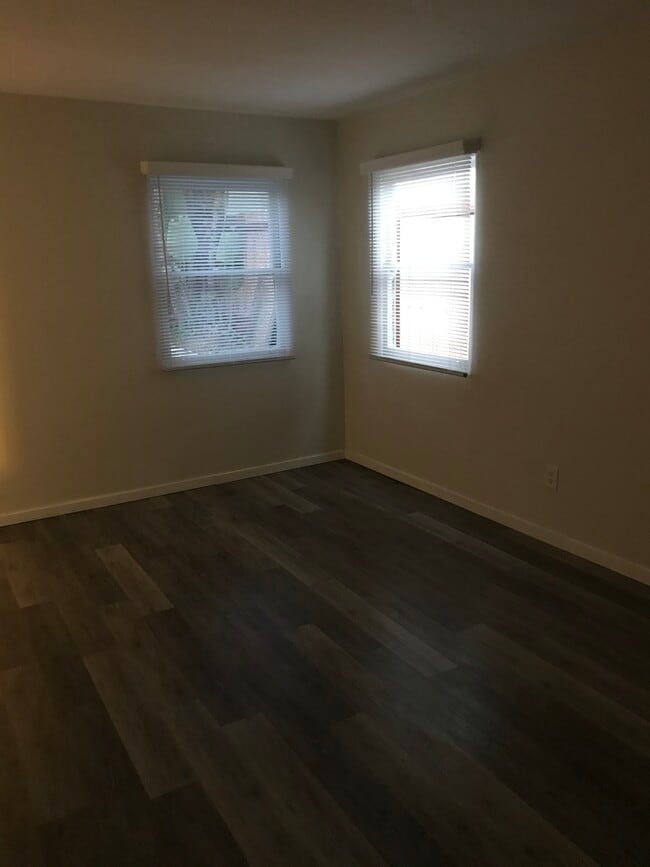 Living room - 1862 Diamond St