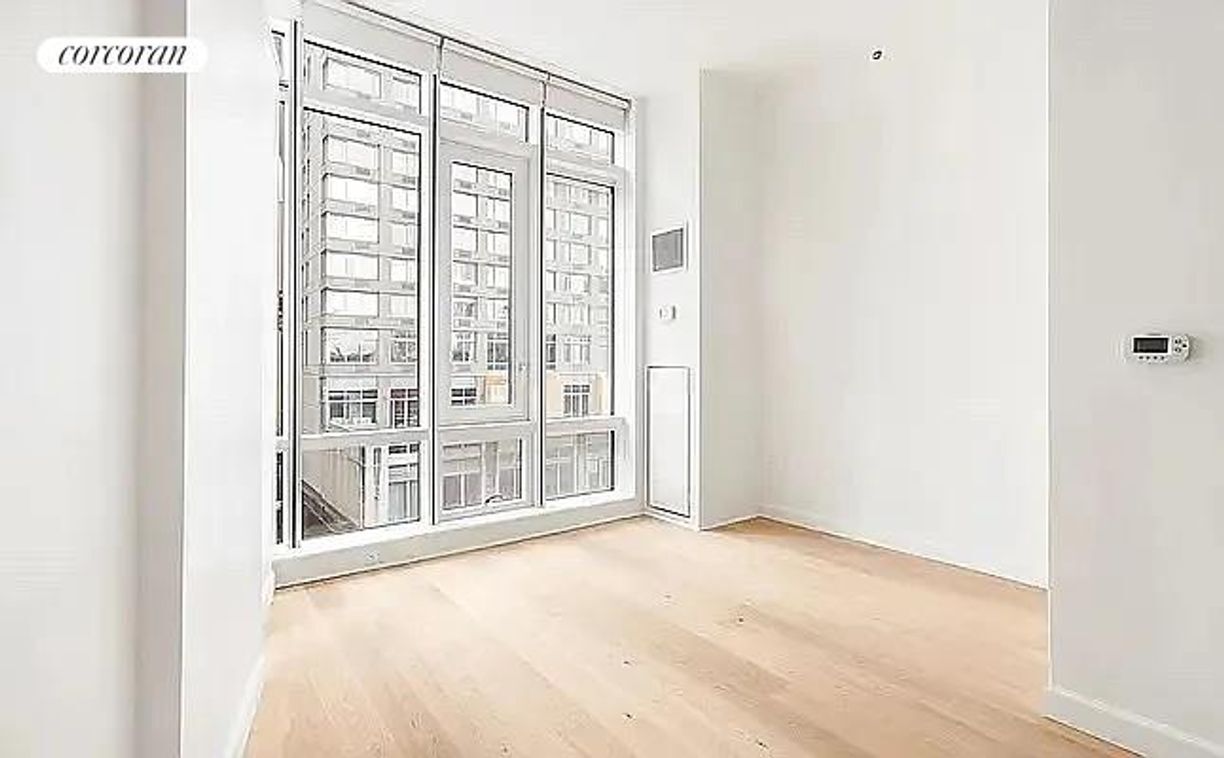 Foto principal - 306 W 48th St