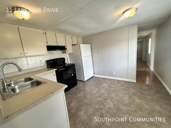 Building Photo - 11 Larkspur Dr