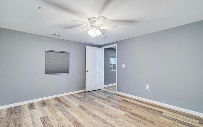 Foto del edificio - 8325 ABC Farm Pl