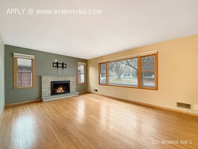 Building Photo - 4br 2ba 2cg Bungalow with fenced in Yard ~...
