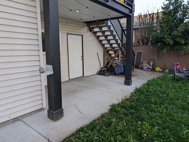Building Photo - 7546 Wren St