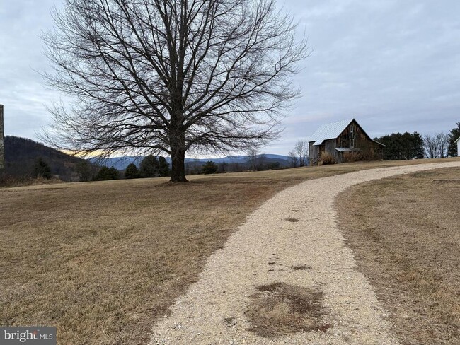 Foto del edificio - 873 Hawlin Rd