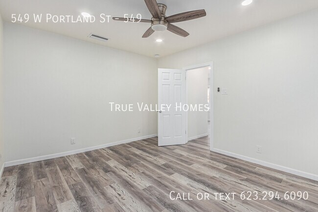 Foto del edificio - 549 W Portland St