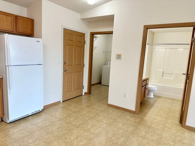 Building Photo - 1 Bedroom 1 Bathroom - South Fargo